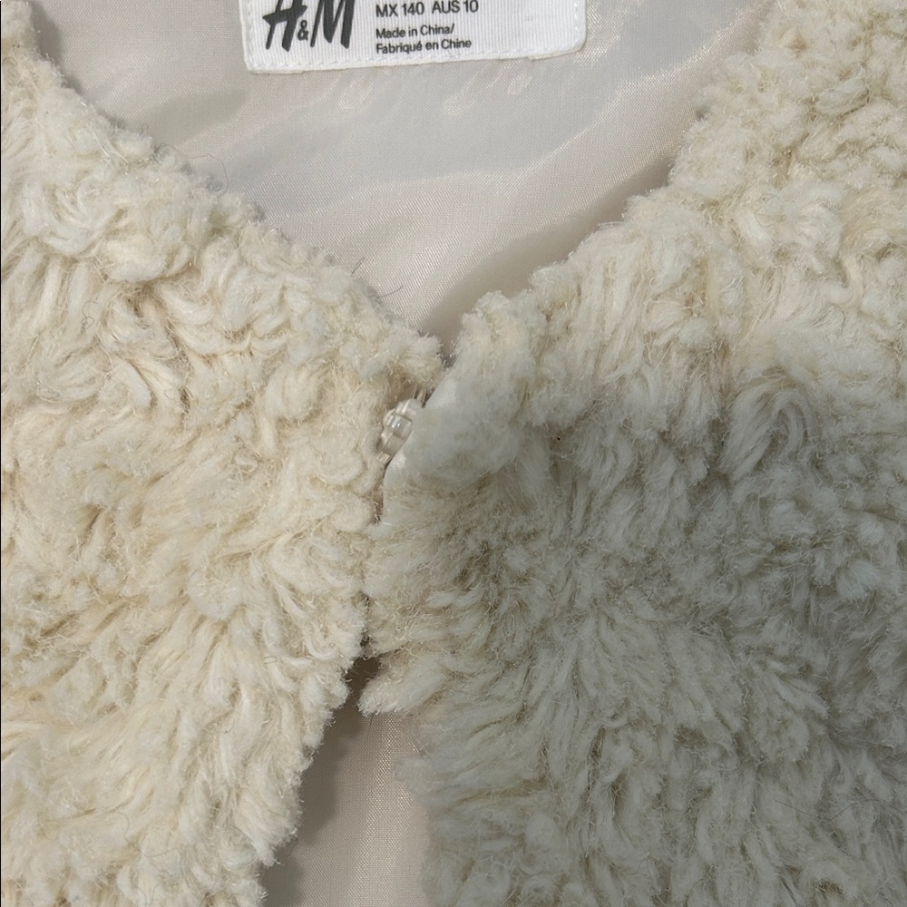 H&M Off-White Faux Fur Vest - Picture 3 of 5